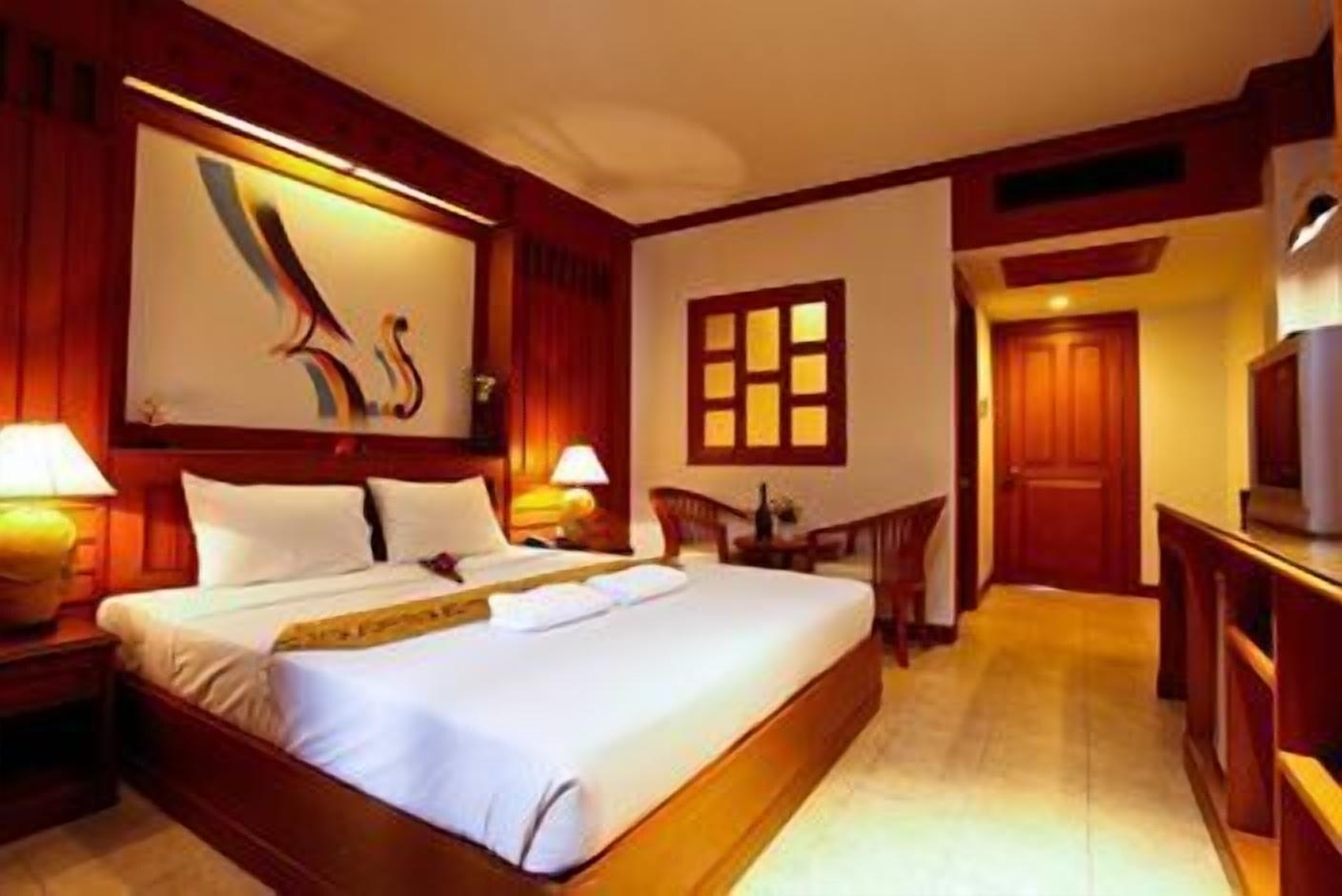 Cello Hotel Patong Esterno foto